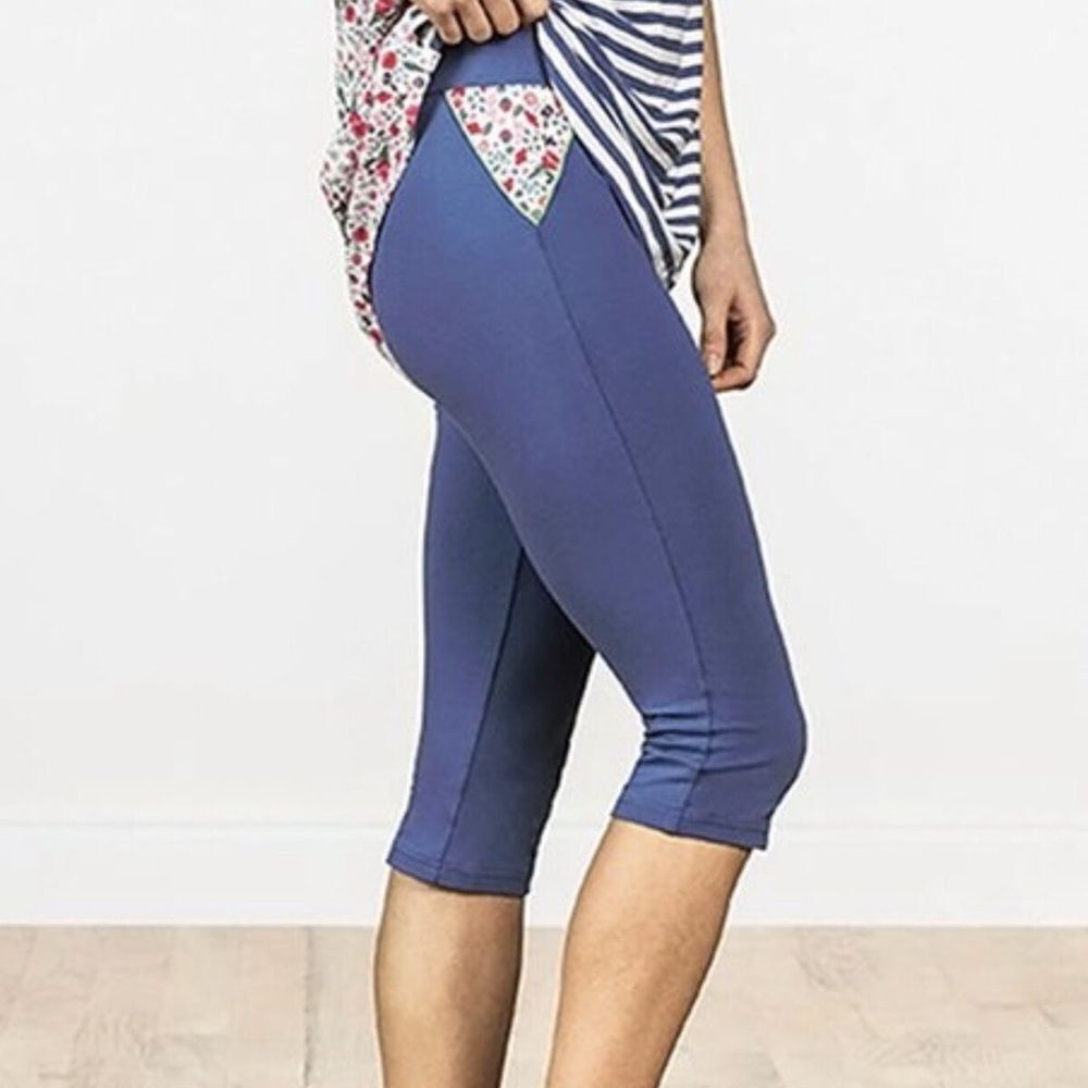 Matilda Jane Leggings Womens Medium Blue Floral Choose Adventure Capri Size M